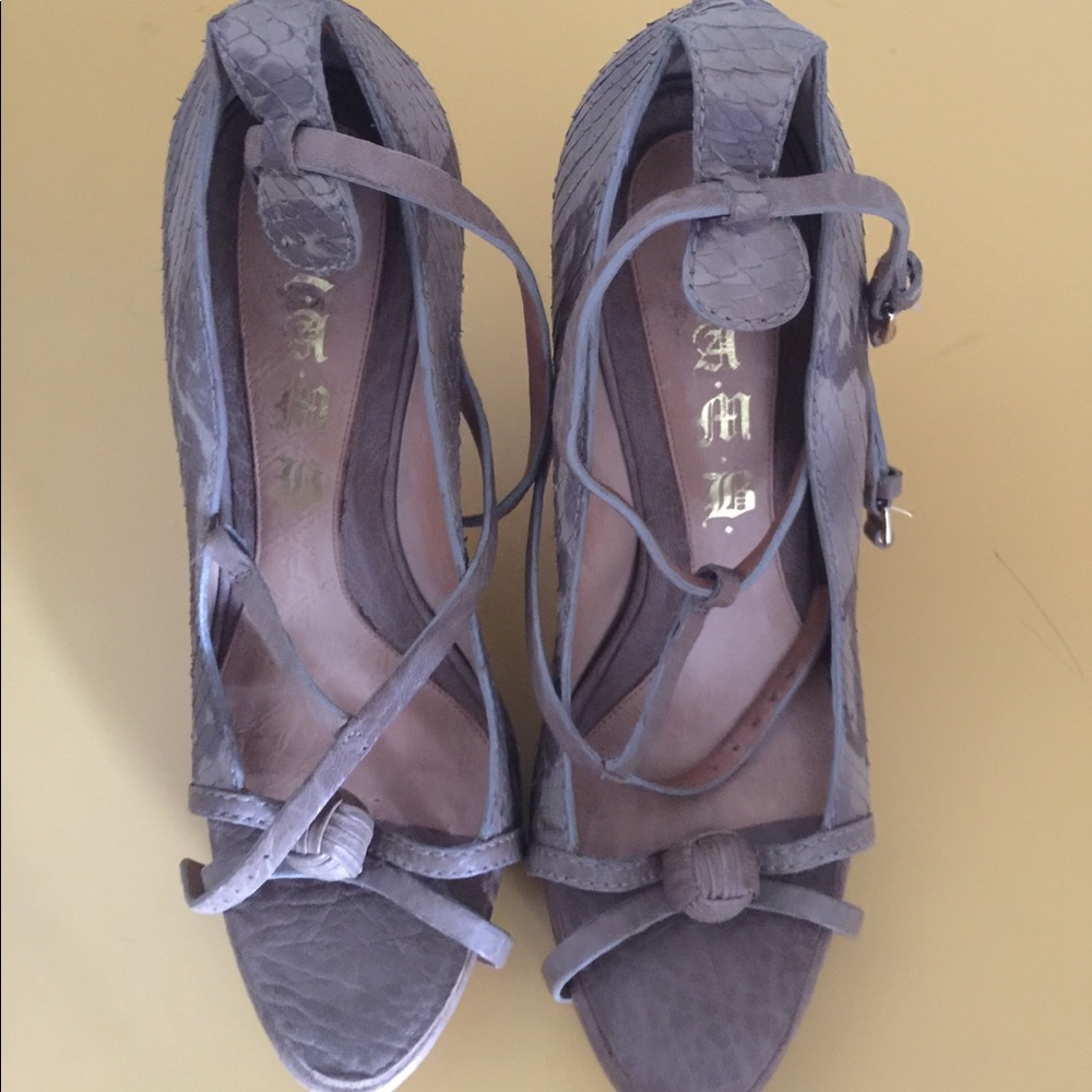 Lamb reptile shoes